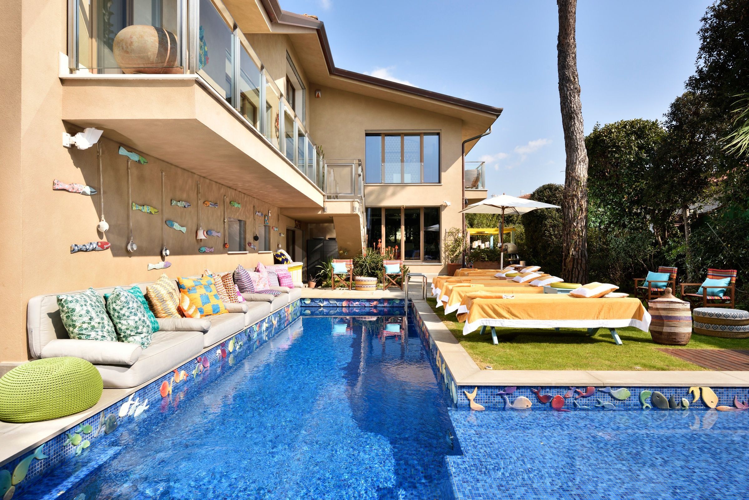 Villa Oblò pool overview with artistic mosaics and lounging areas, Forte dei Marmi, Tuscany, Italy